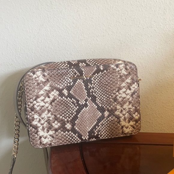 Michael Kors Crossbody Bag - Picture 1 of 8